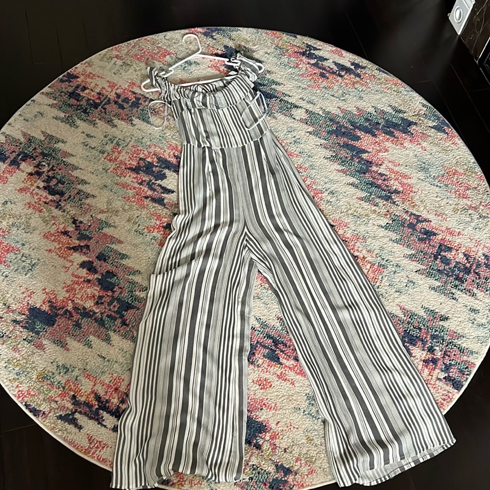 Lulus one piece pant romper.